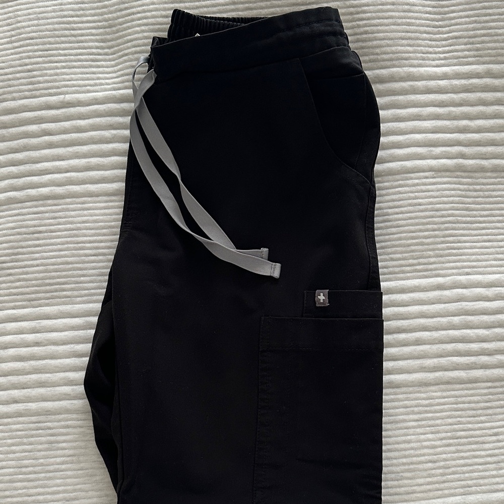 Figs Black Yola Skinny Scrub Pant